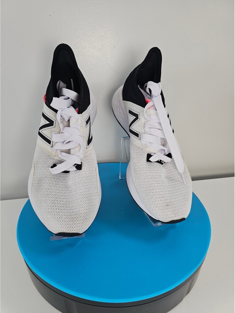 New Balance Fresh Foam Roav White and Black Running Shoes Size 7